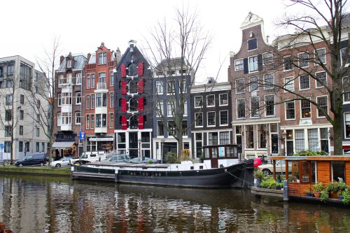 amsterdam-canal-boat-architecture