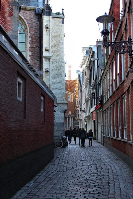 amsterdam-old-alley