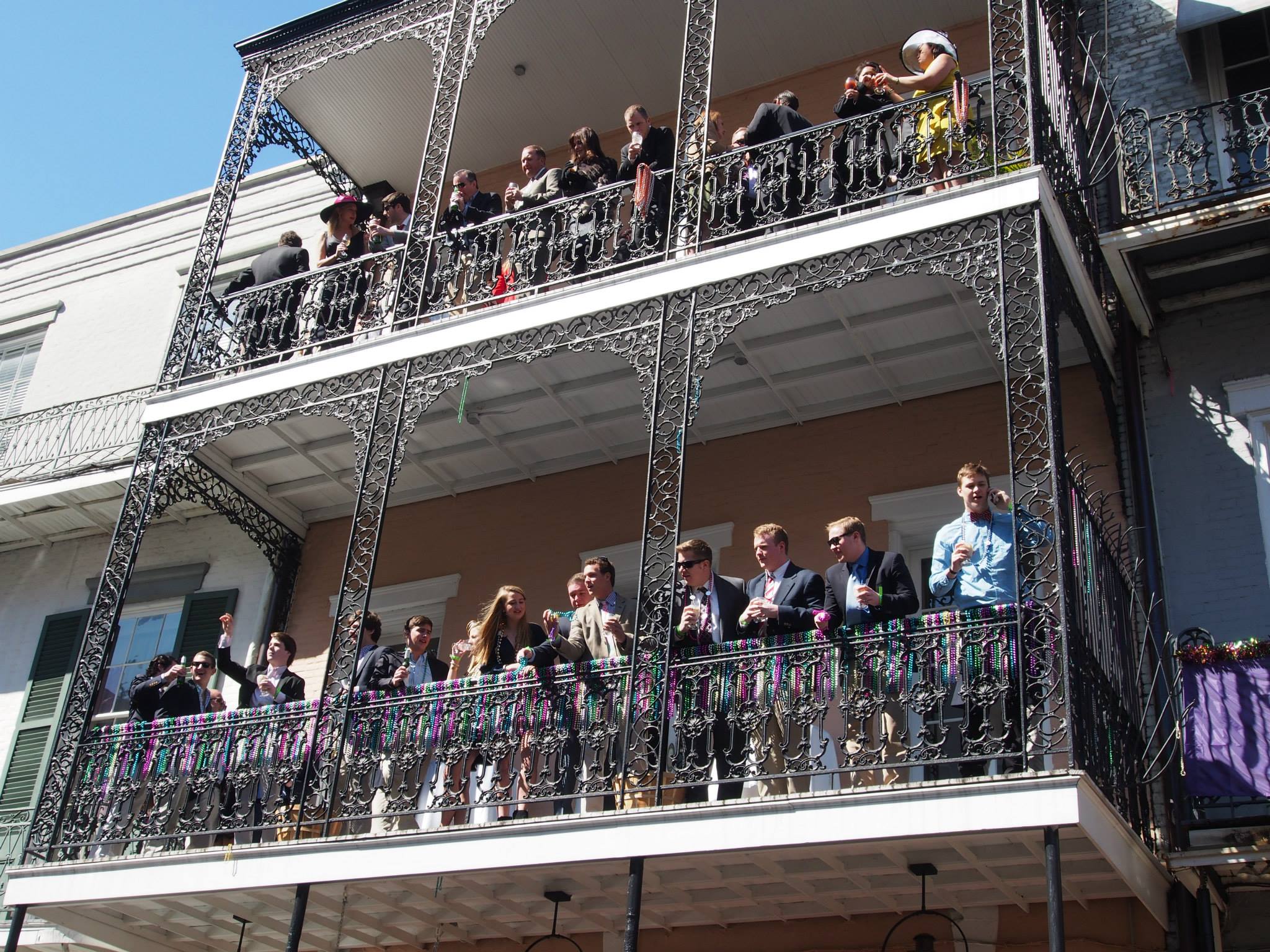 bourbon-street-new-orleans-mardi-gras