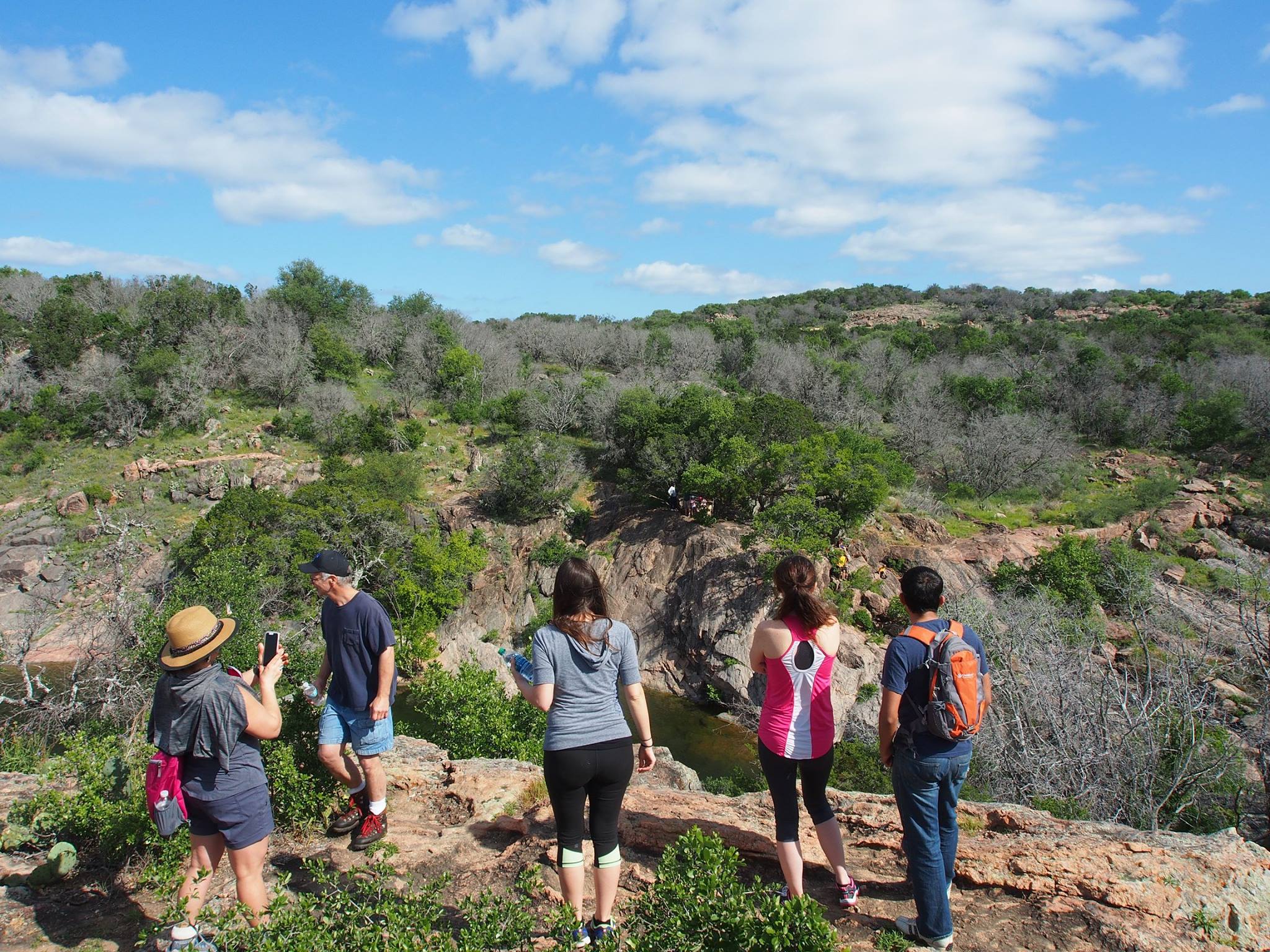 hikers-inks-lake-state-park