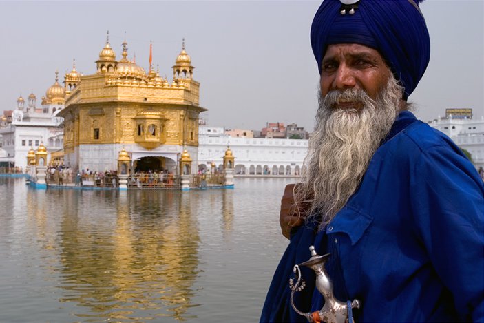 golden-temple-amritsar-turban-man