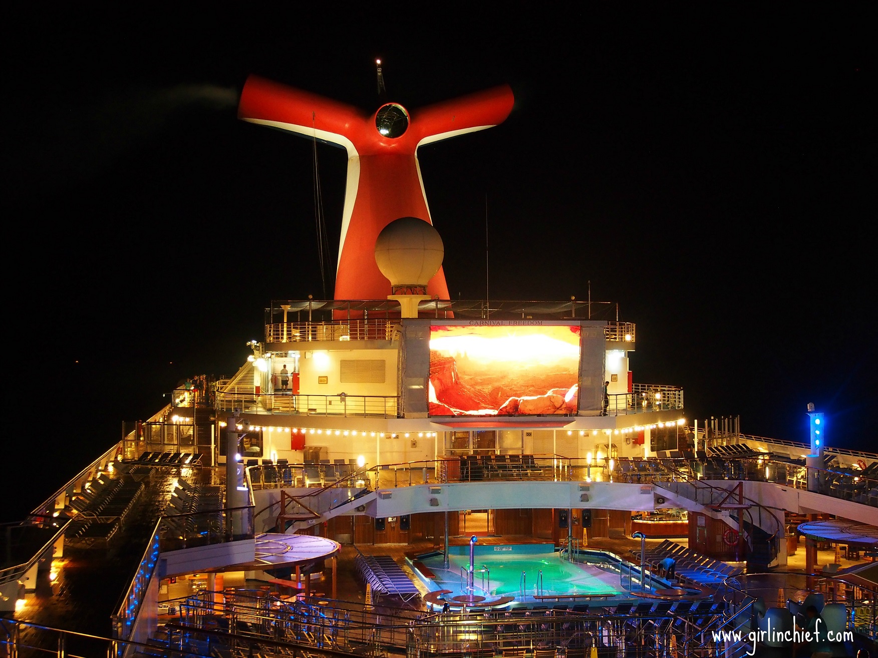carnival-freedom-dive-in-movies-lido-deck