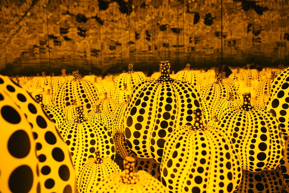 immersed-in-art-kusama-pumpkins-dallas-girlinchief